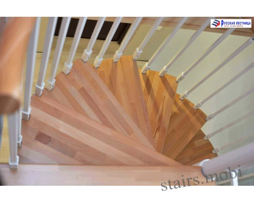 Винтовая лестница Кама пластиковый поручень накладки на ступени бук D2000 H=3760